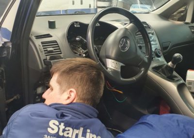 Установили сигнализацию StarLine A93 на Toyota Auris