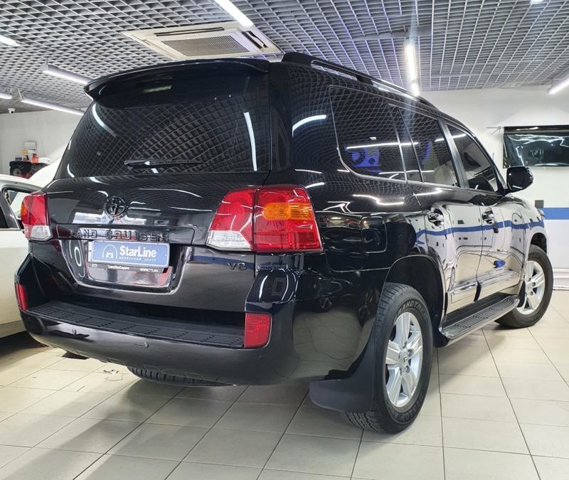 На автомобиль Toyota Land Cruiser 200 установили охранный комплекс StarLine S96