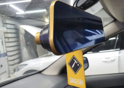Видеорегистратор — зеркало заднего вида с двумя камерами установили на автомобиль Renault Logan
