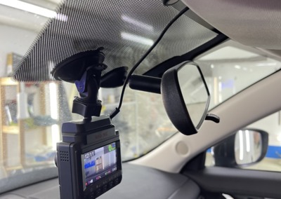 Mazda CX-5 — выполнили скрытую проводку для видеорегистратора и затонировали стекла